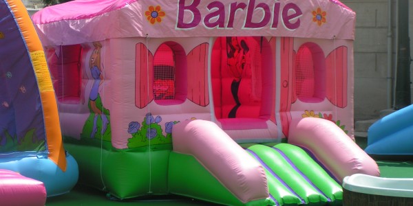 jeu gonflable barbie